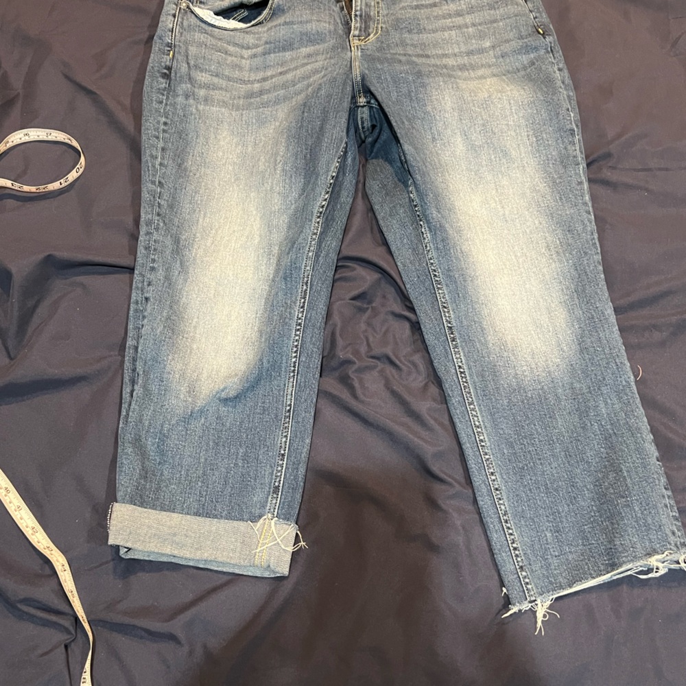 Distressed capris - Picture 4 of 4